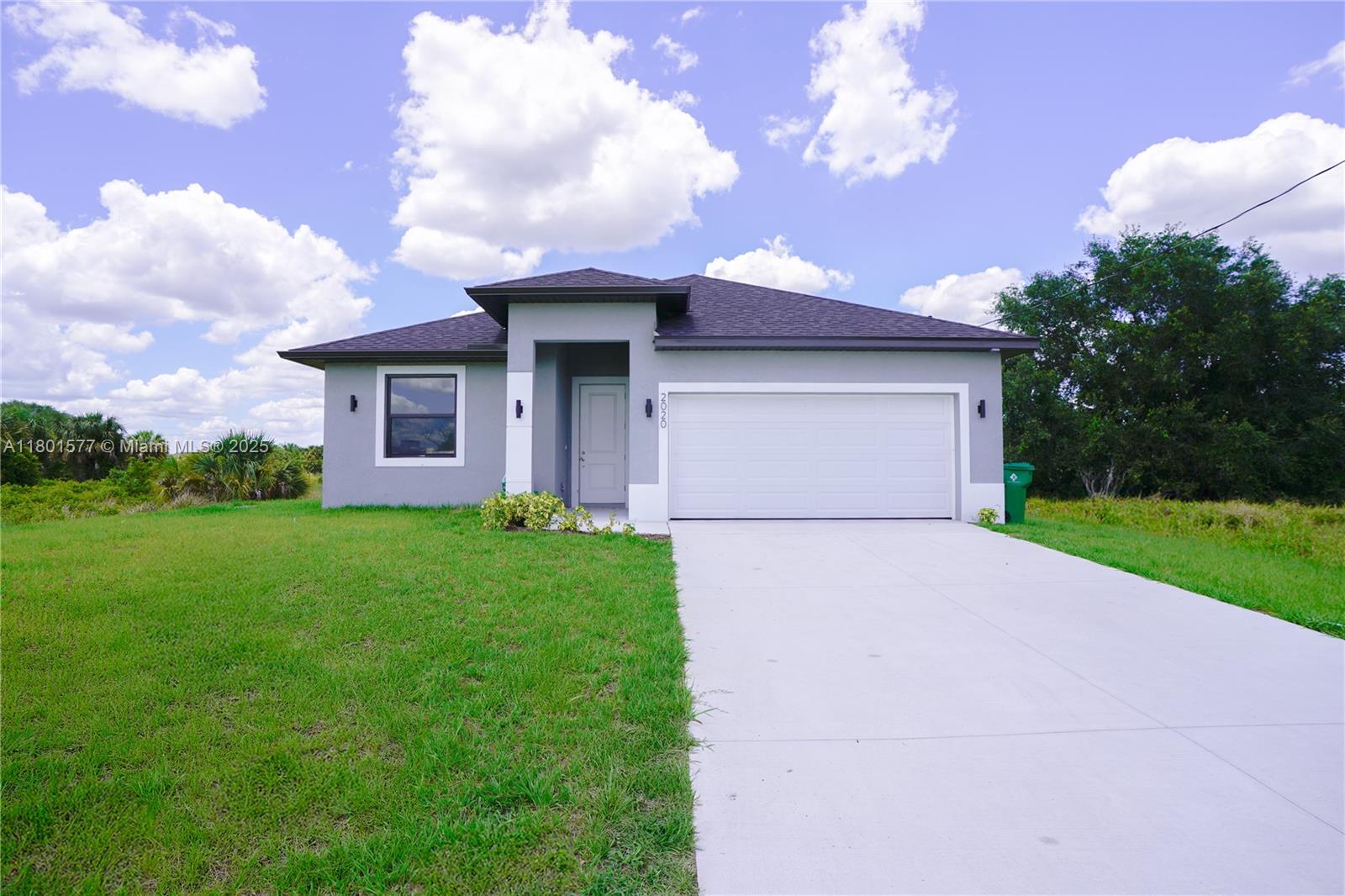 2020 S Montana Cir, La Belle, Florida image 1