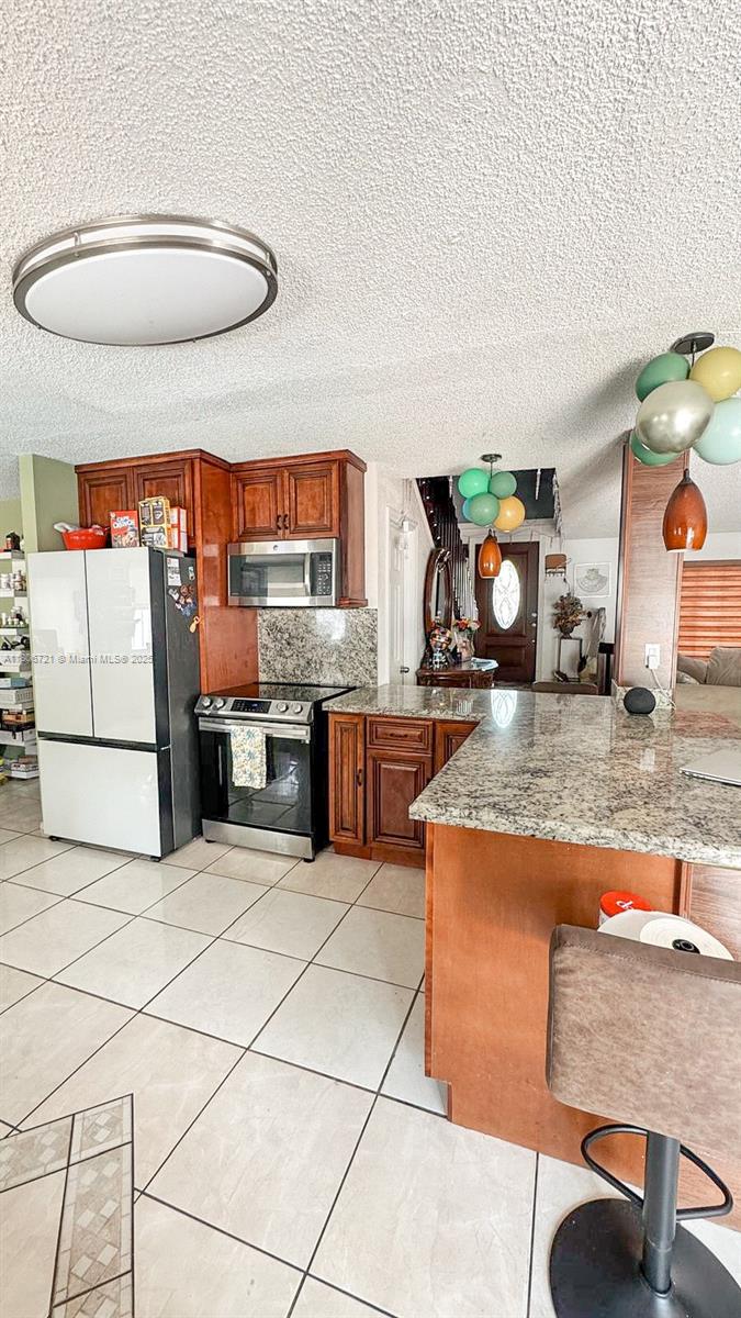 9731 SW 13th St, Pembroke Pines, Florida image 3
