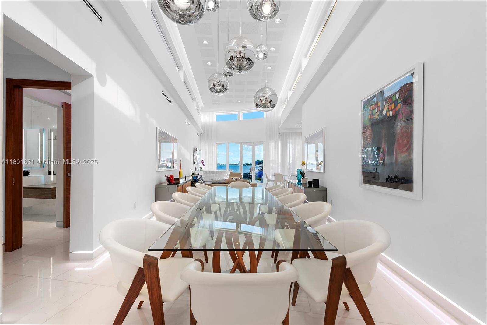 1825 Cleveland Rd Miami Beach, FL 33141