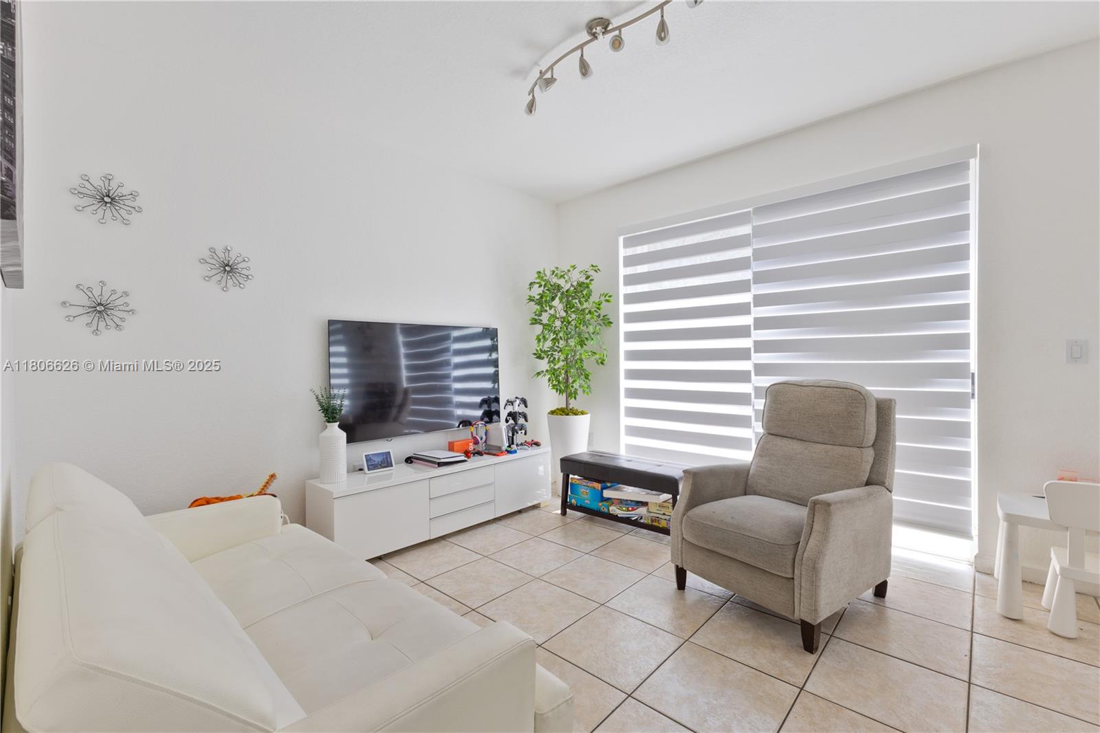 5751 NW 112th Ct, Doral, Florida image 14