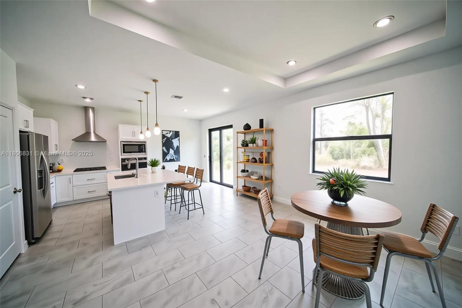 8013 Sandy Cir, La Belle, Florida image 2