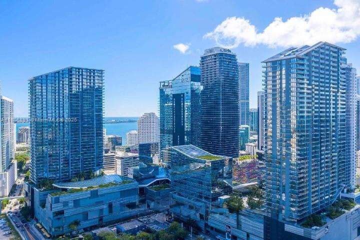 Condo for Sale in Miami, FL