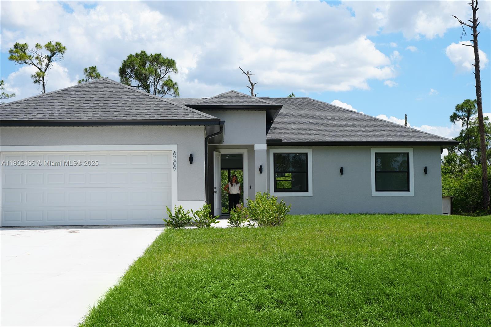 9016 E Justice Cir, La Belle, Florida image 1