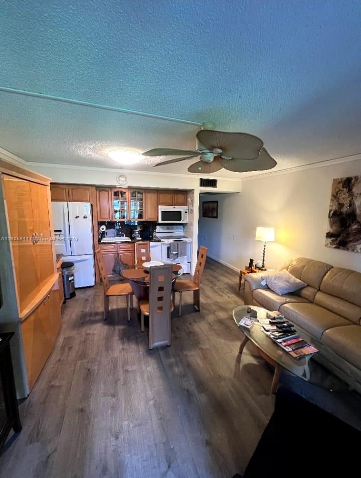 4501 Martinique Way, Coconut Creek, Florida image 2