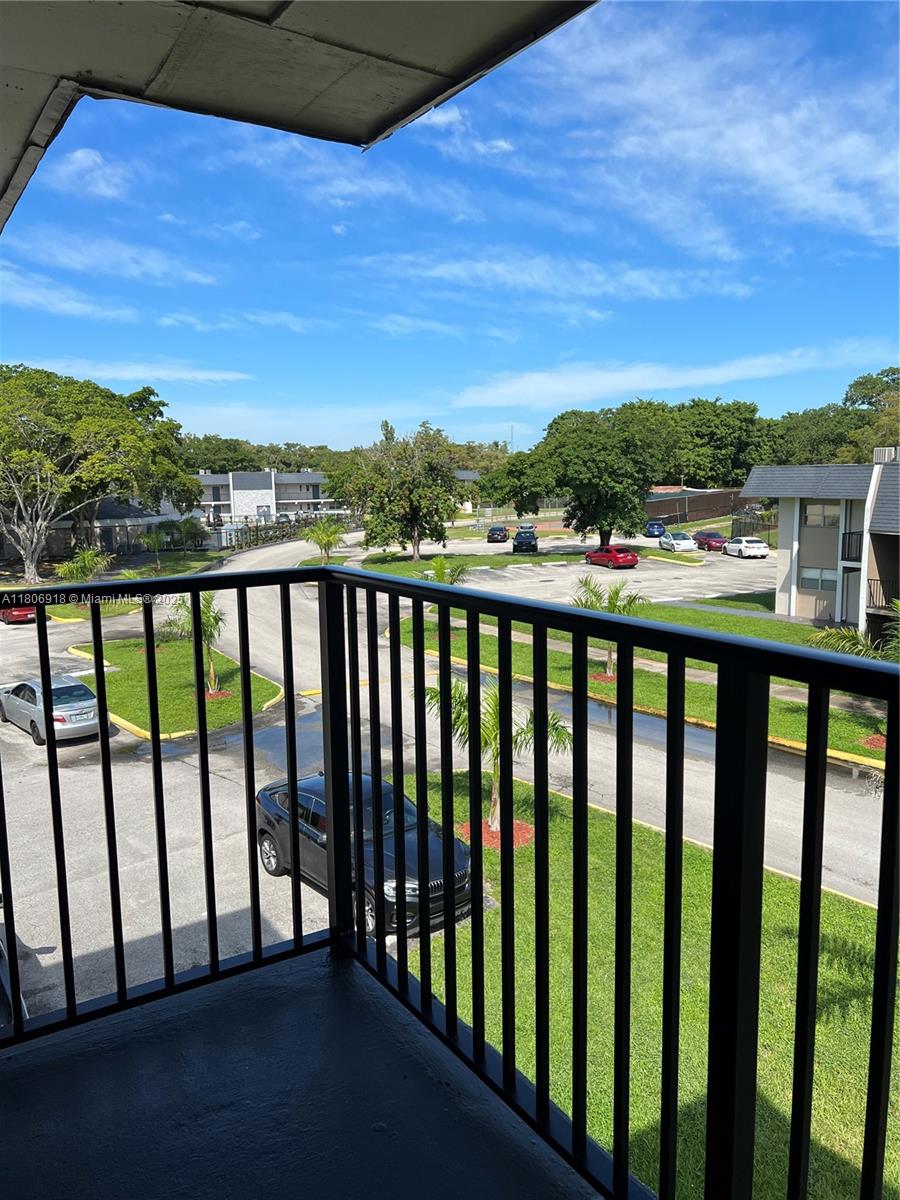 8000 Fairview Dr #310, Tamarac, Florida image 25