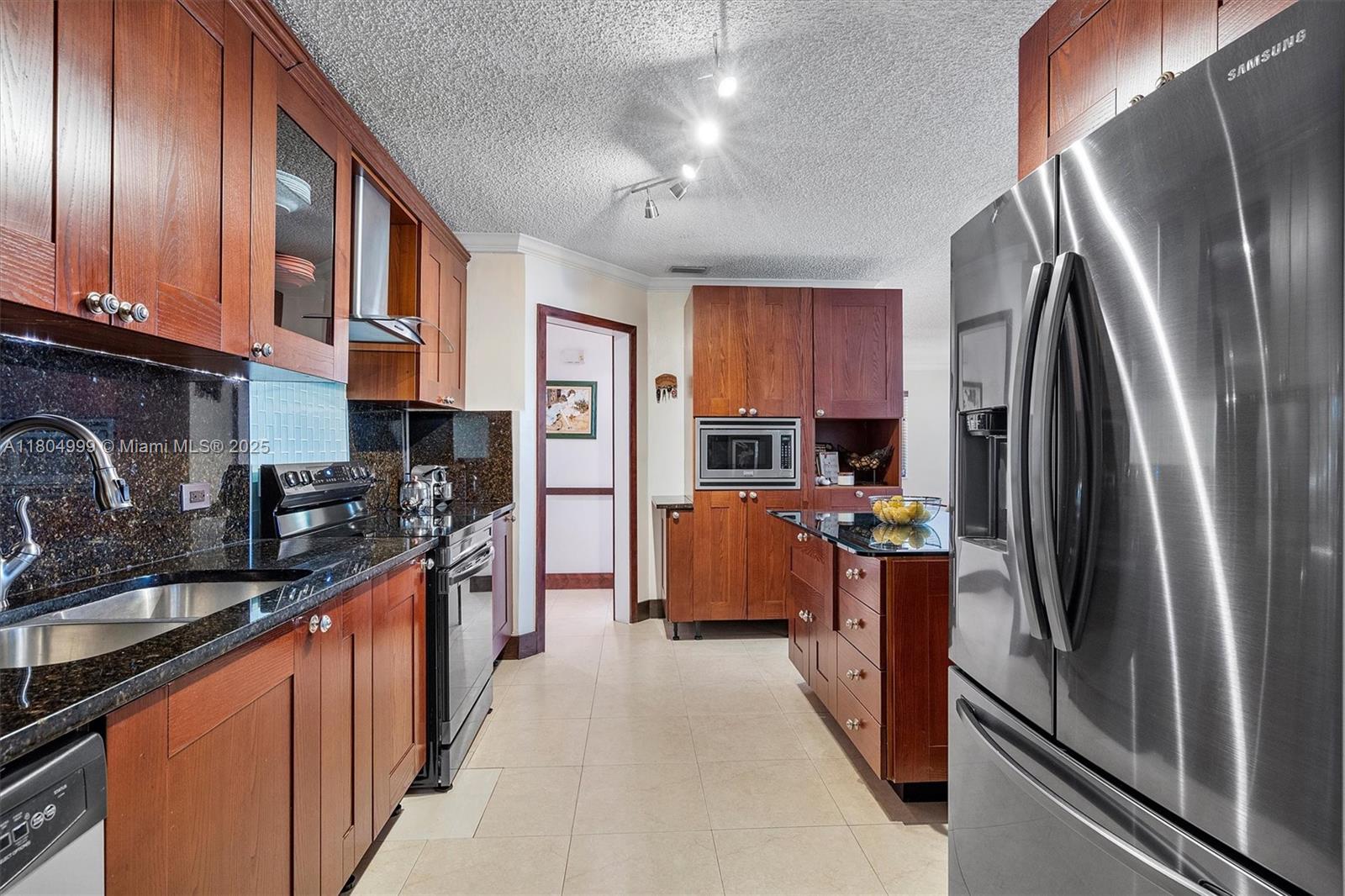 1693 NE 171st St, North Miami Beach, Florida image 10