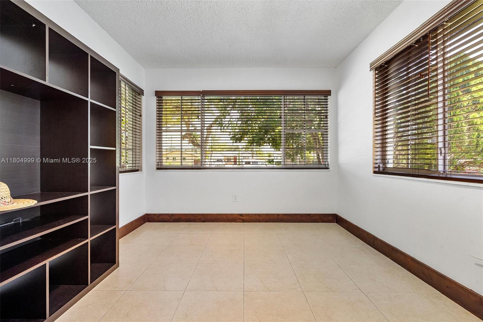1693 NE 171st St, North Miami Beach, Florida image 13
