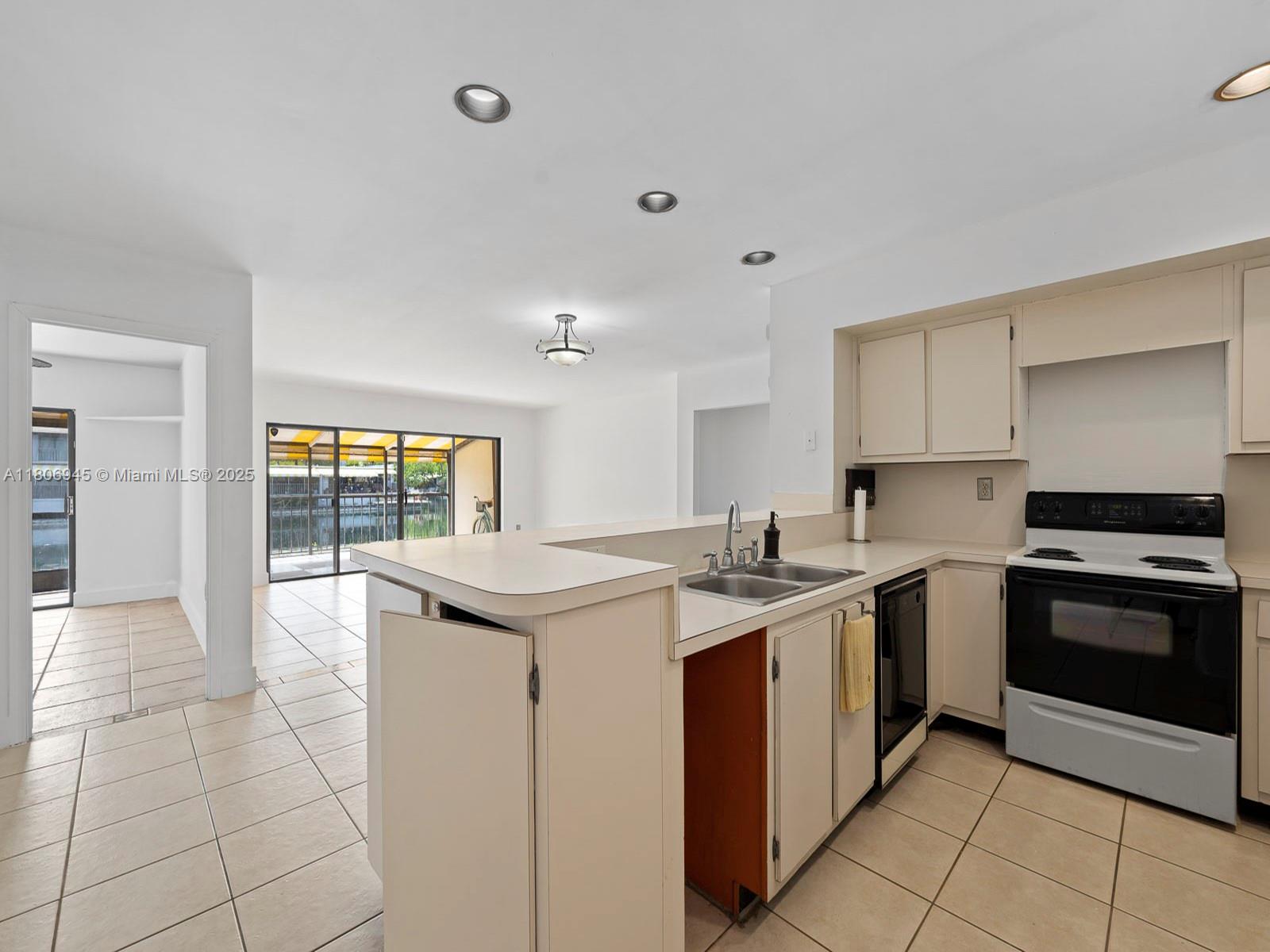 16380 Briar Patch Pl, Miami Lakes, Florida image 11