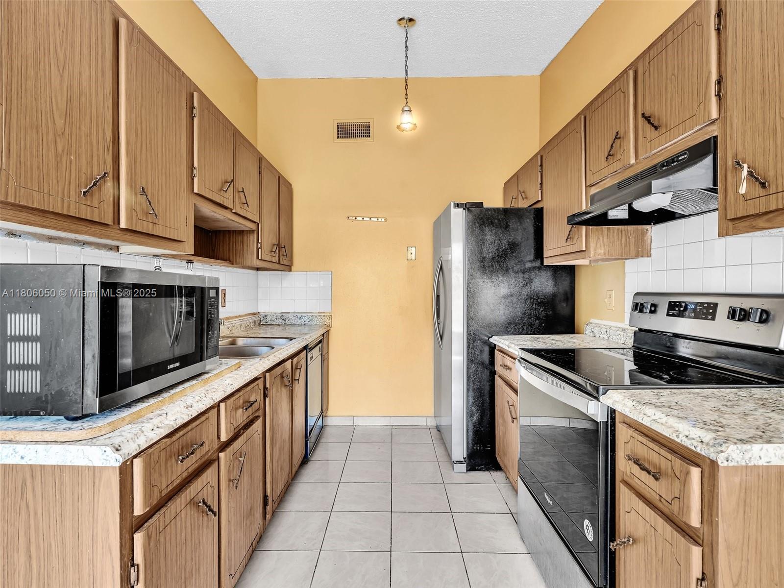 3034 NW 204 Terrace, Miami Gardens, Florida image 3
