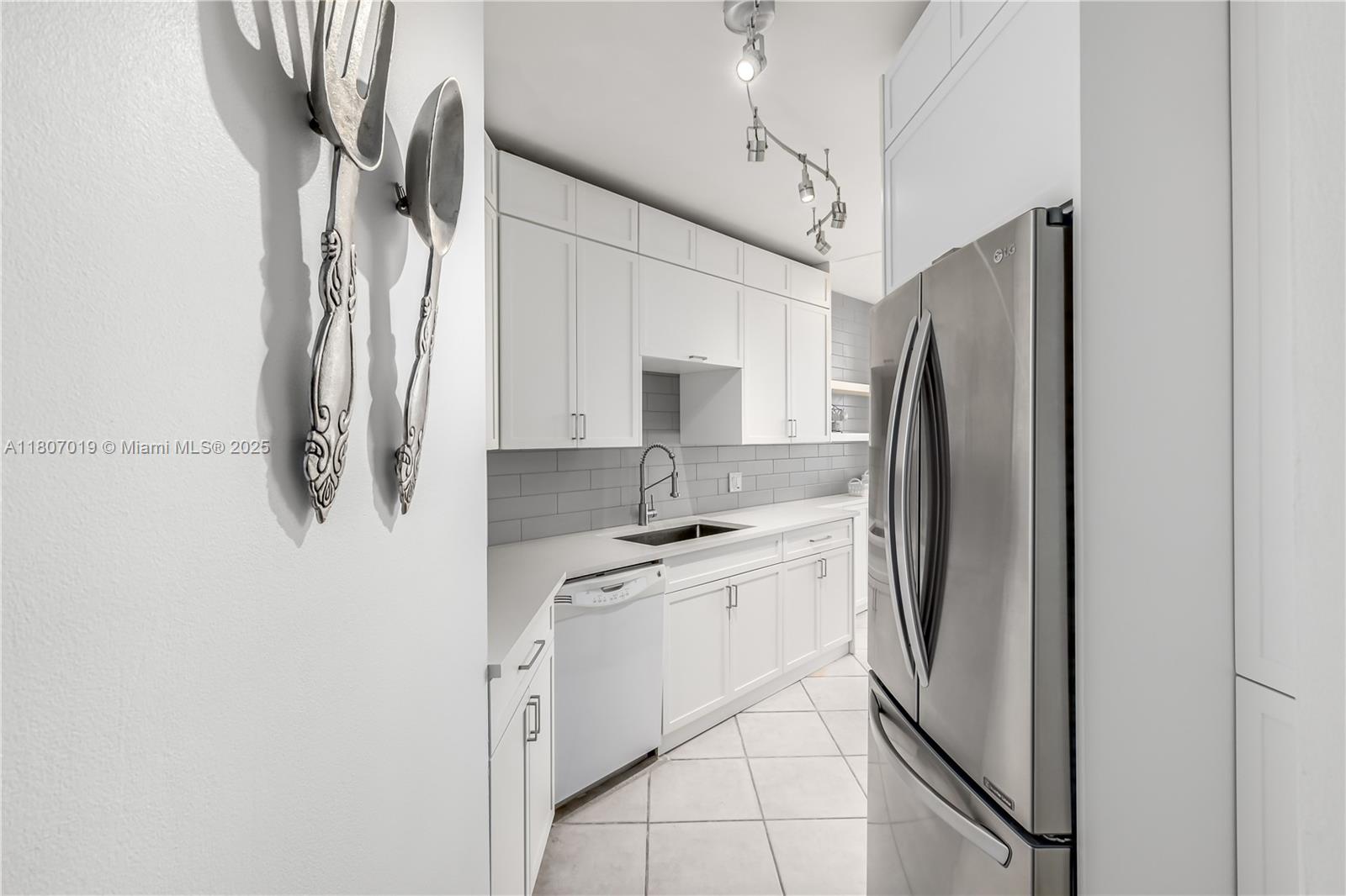 3610 Yacht Club Dr #1005, Aventura, Florida image 9