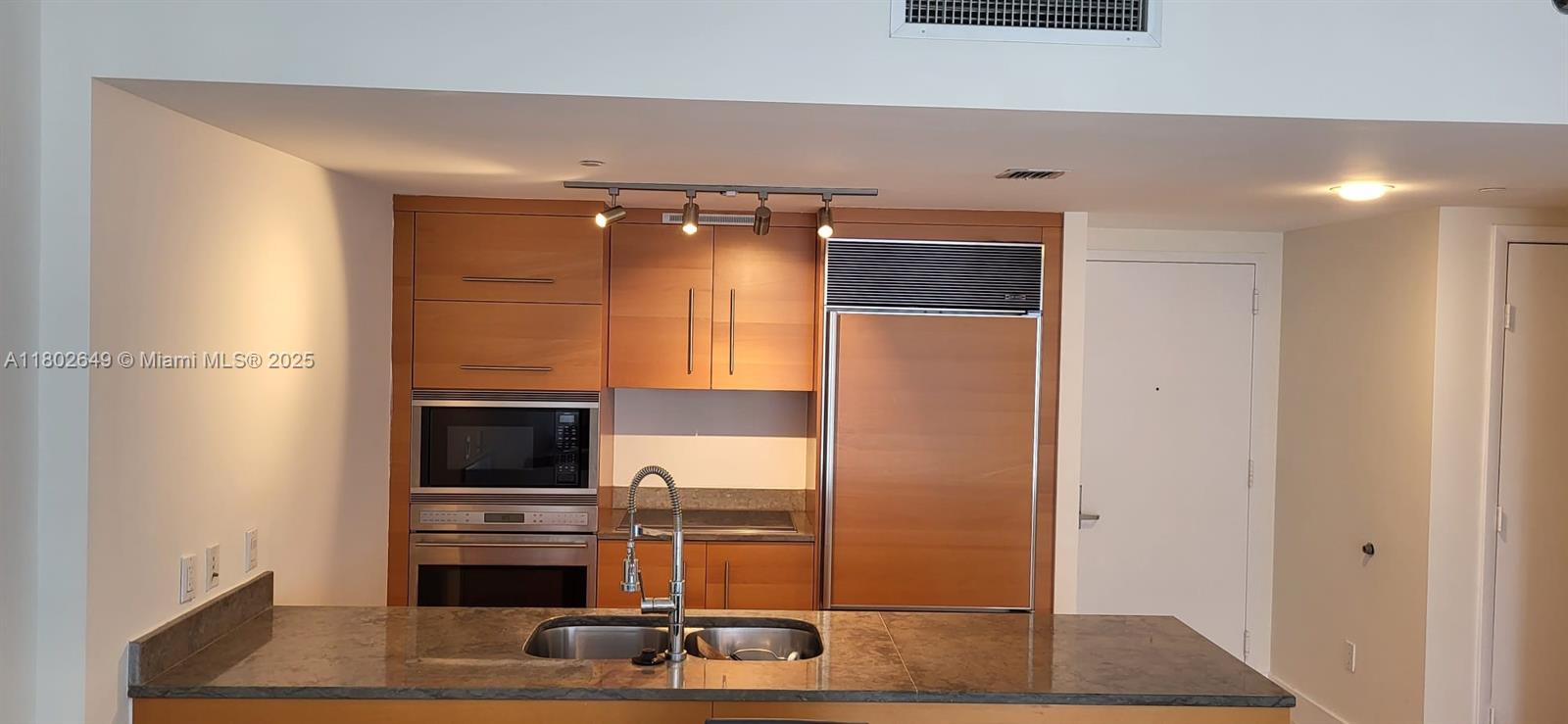 475 Brickell Ave #4911, Miami FL 33131