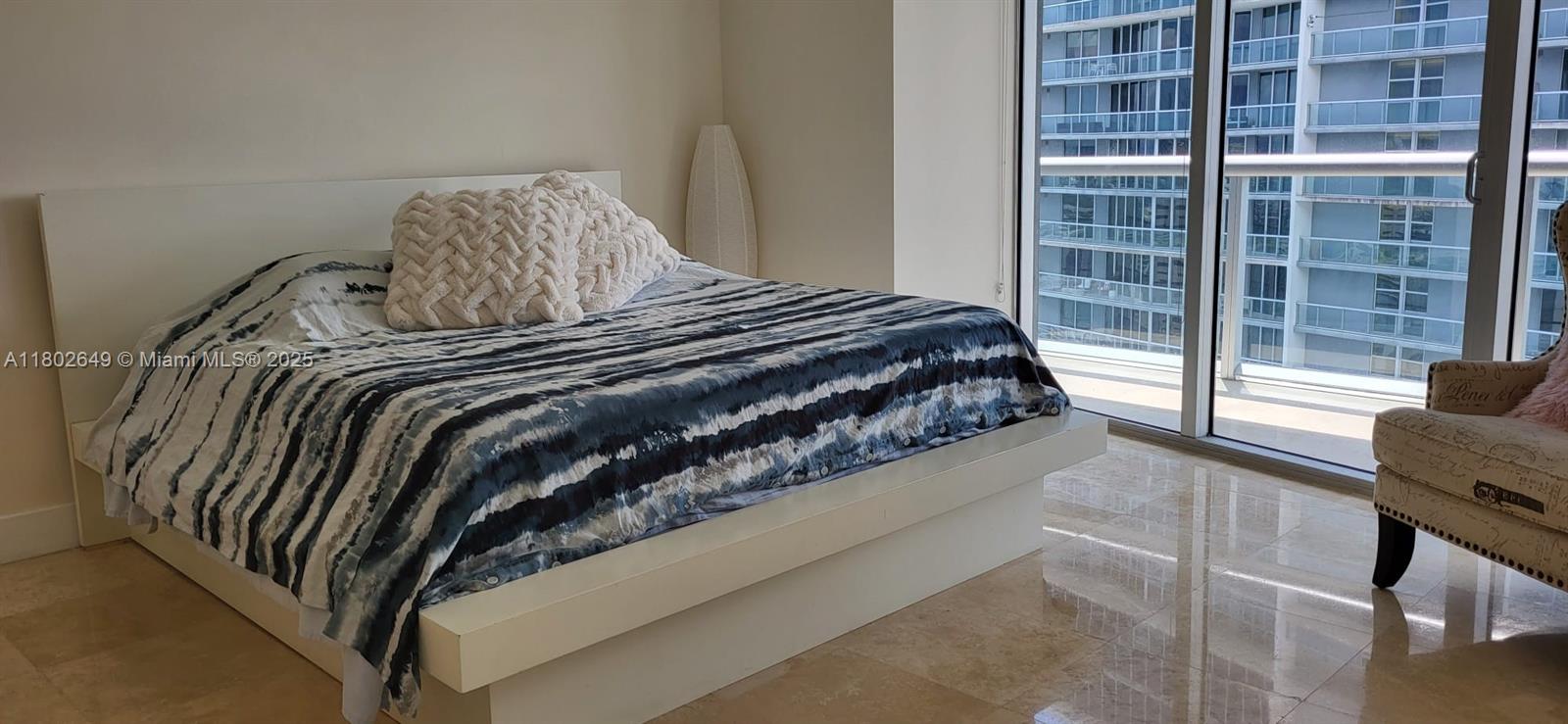 475 Brickell Ave #4911, Miami FL 33131