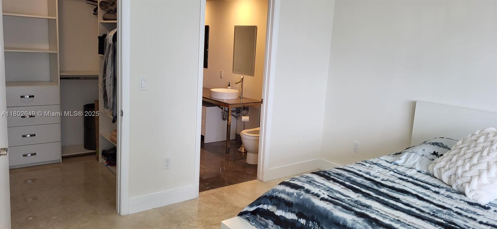 475 Brickell Ave #4911, Miami FL 33131