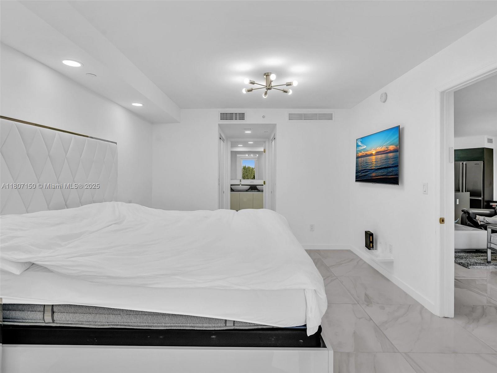 9821 E Bay Harbor Dr #302, Bay Harbor Islands, Florida image 30