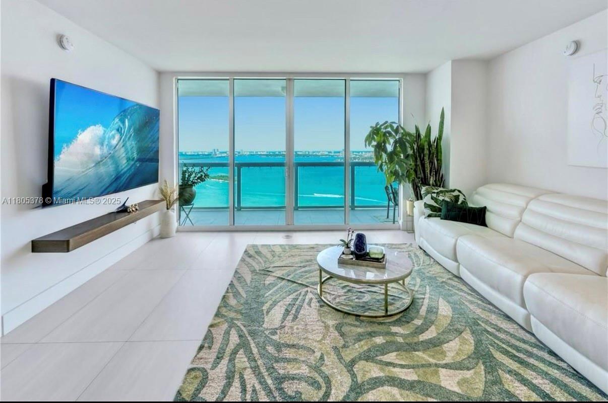 Apartamento à Venda em Miami, FL