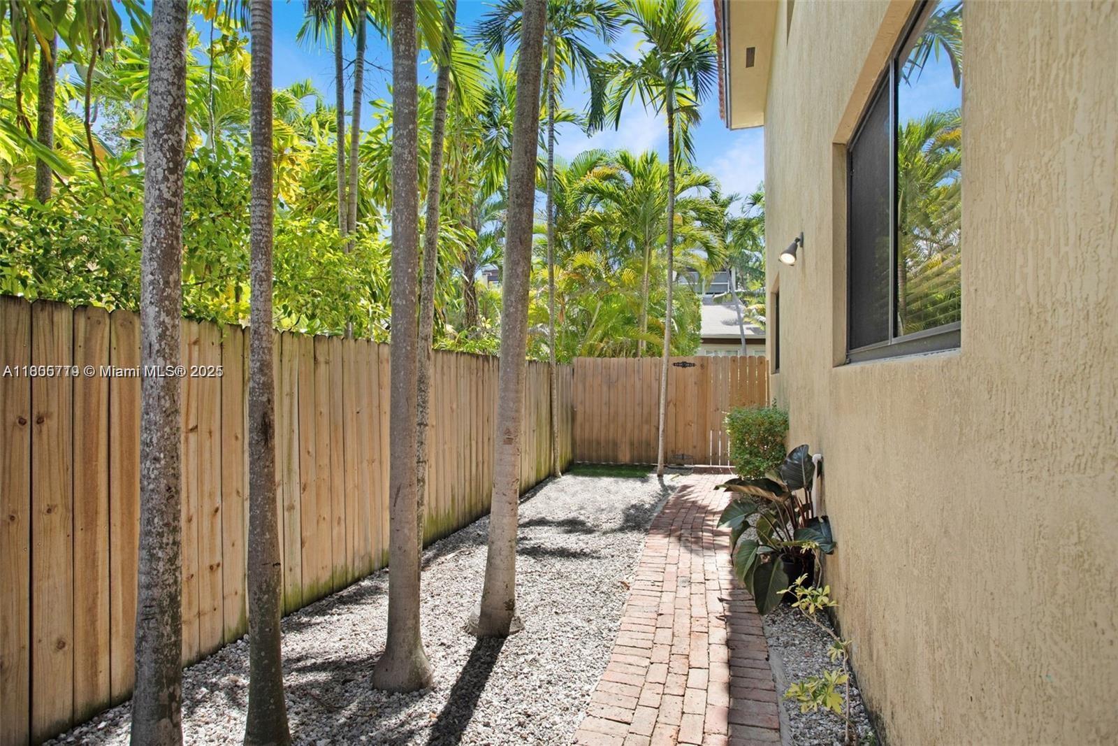 Listing Photo 10