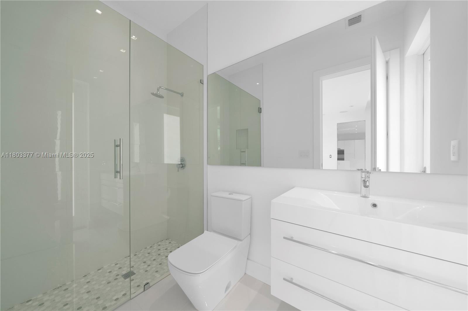10553 NW 67th Ter, Doral, Florida image 15