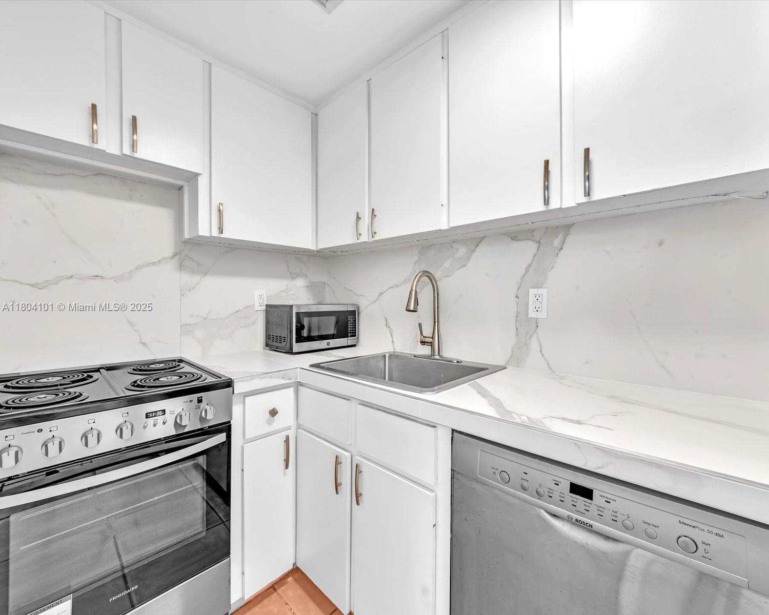 1218 Drexel Ave #304, Miami Beach, Florida image 13