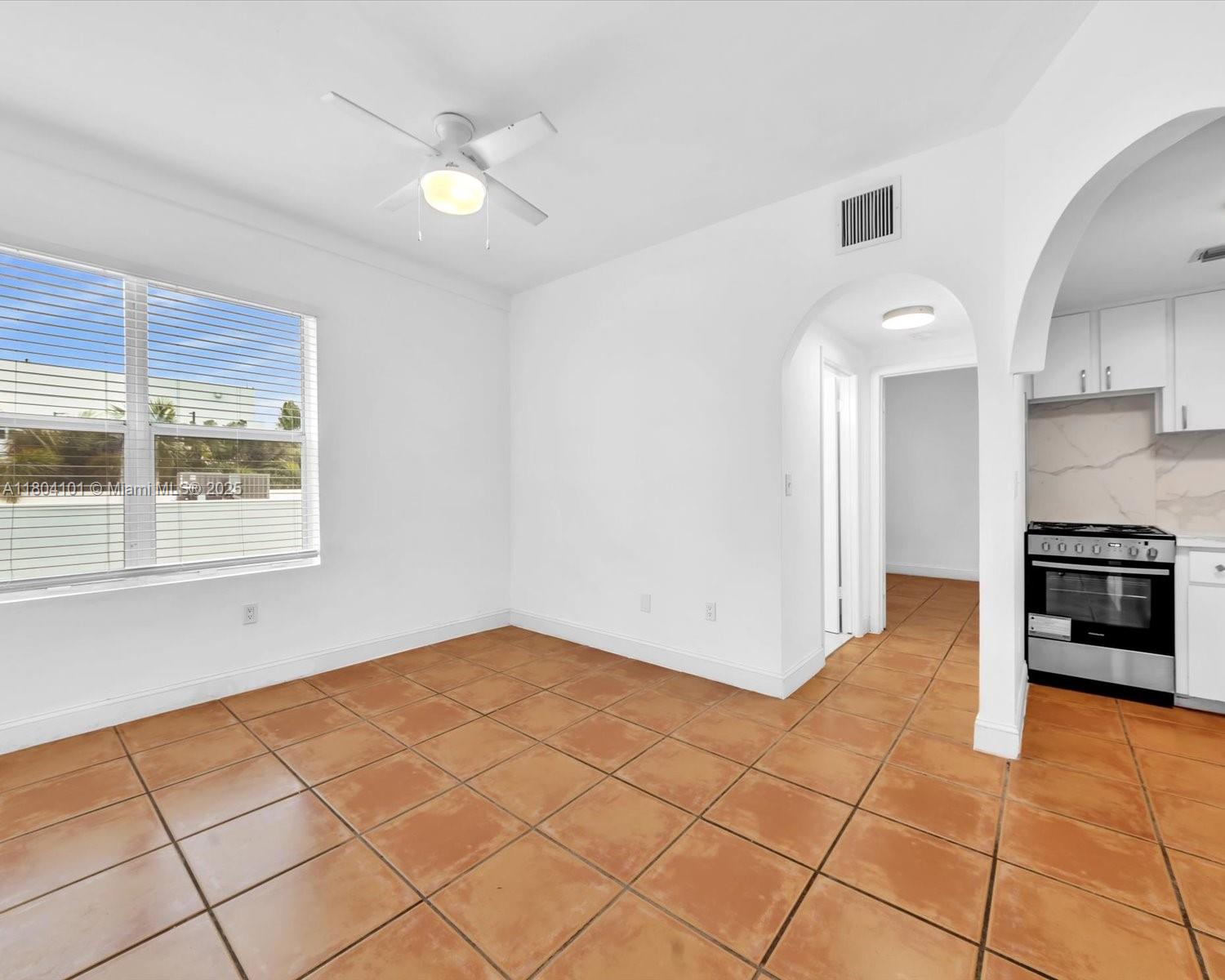 1218 Drexel Ave #304, Miami Beach, Florida image 8