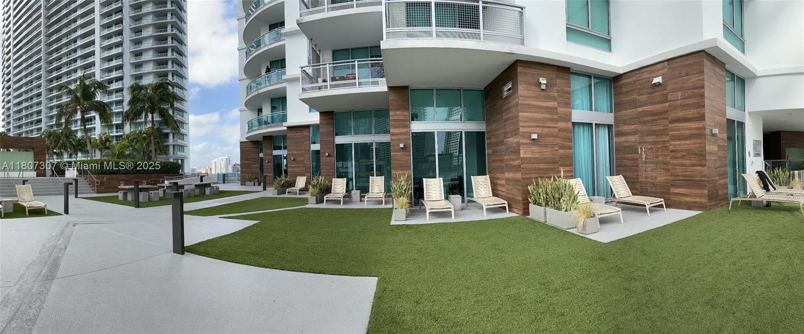350 S Miami Ave #2211, Miami FL 33130