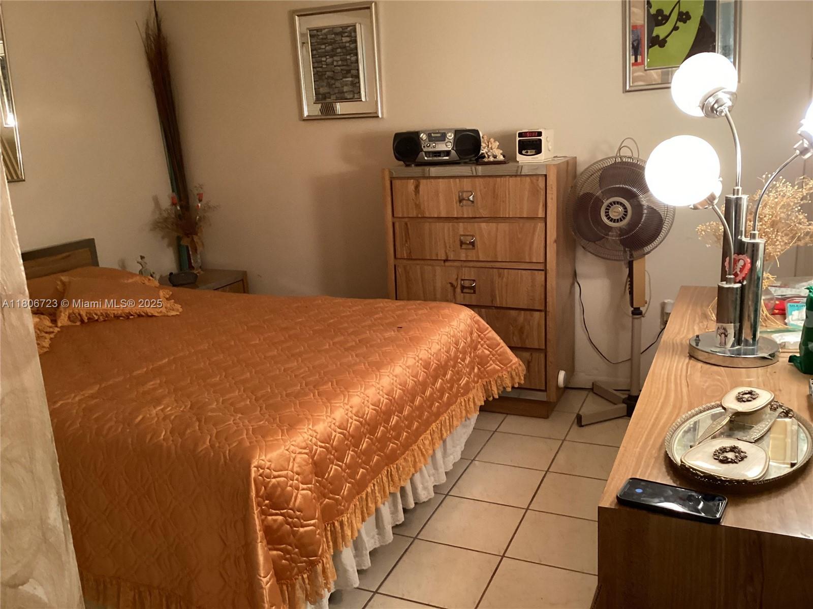 Residential, Hialeah, Florida image 13