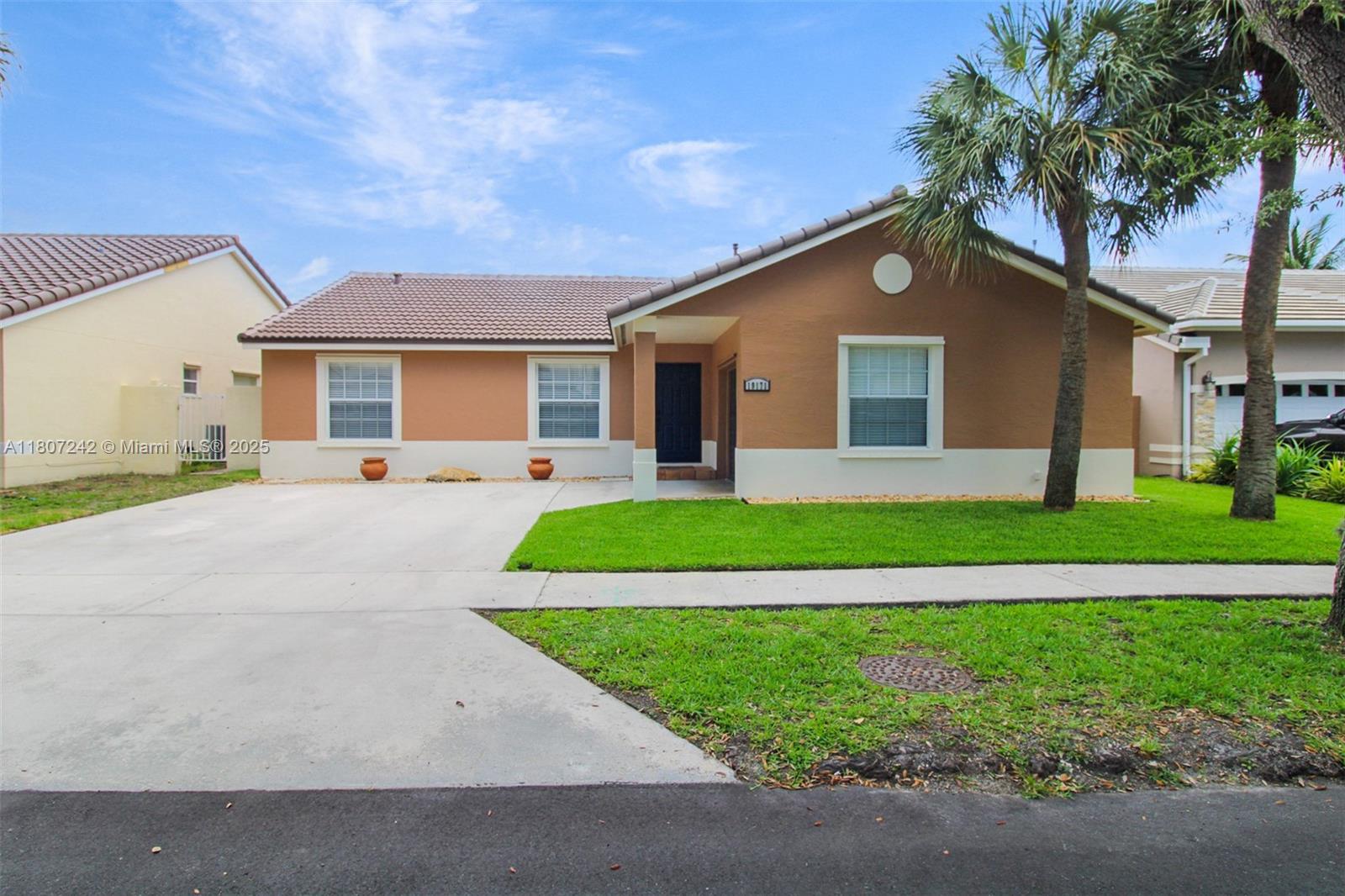 19171 NW 89th Ct, Hialeah, Florida image 1