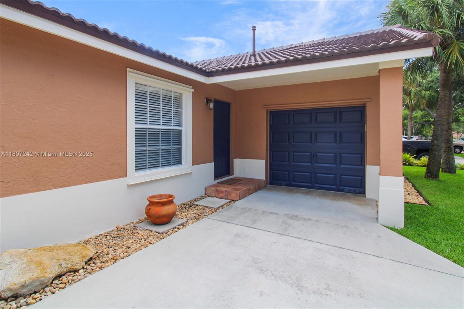 19171 NW 89th Ct, Hialeah, Florida image 3