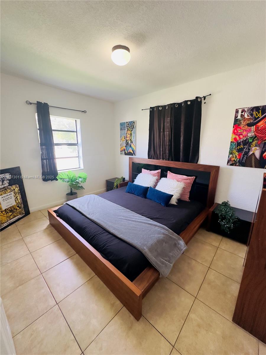 301 NW 37th St, Miami, Florida image 13