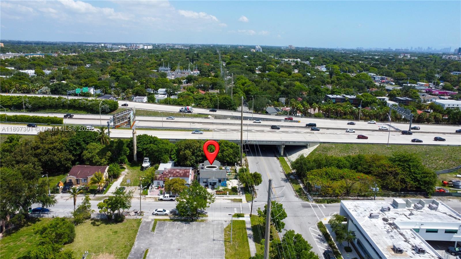 301 NW 37th St, Miami, Florida image 4