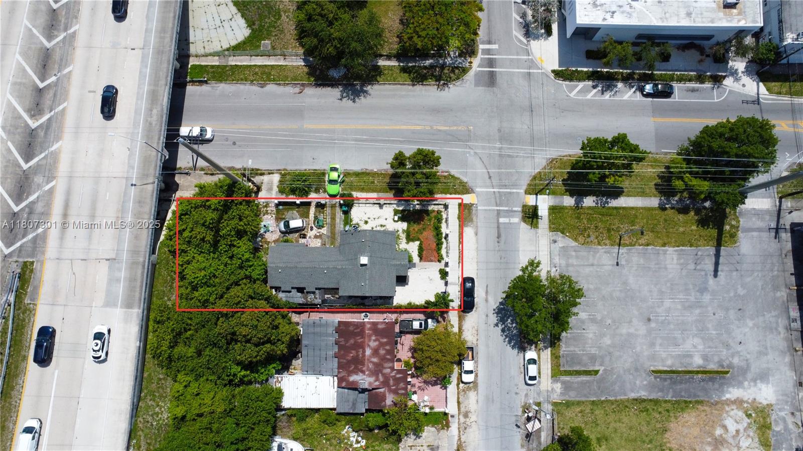 301 NW 37th St, Miami, Florida image 6