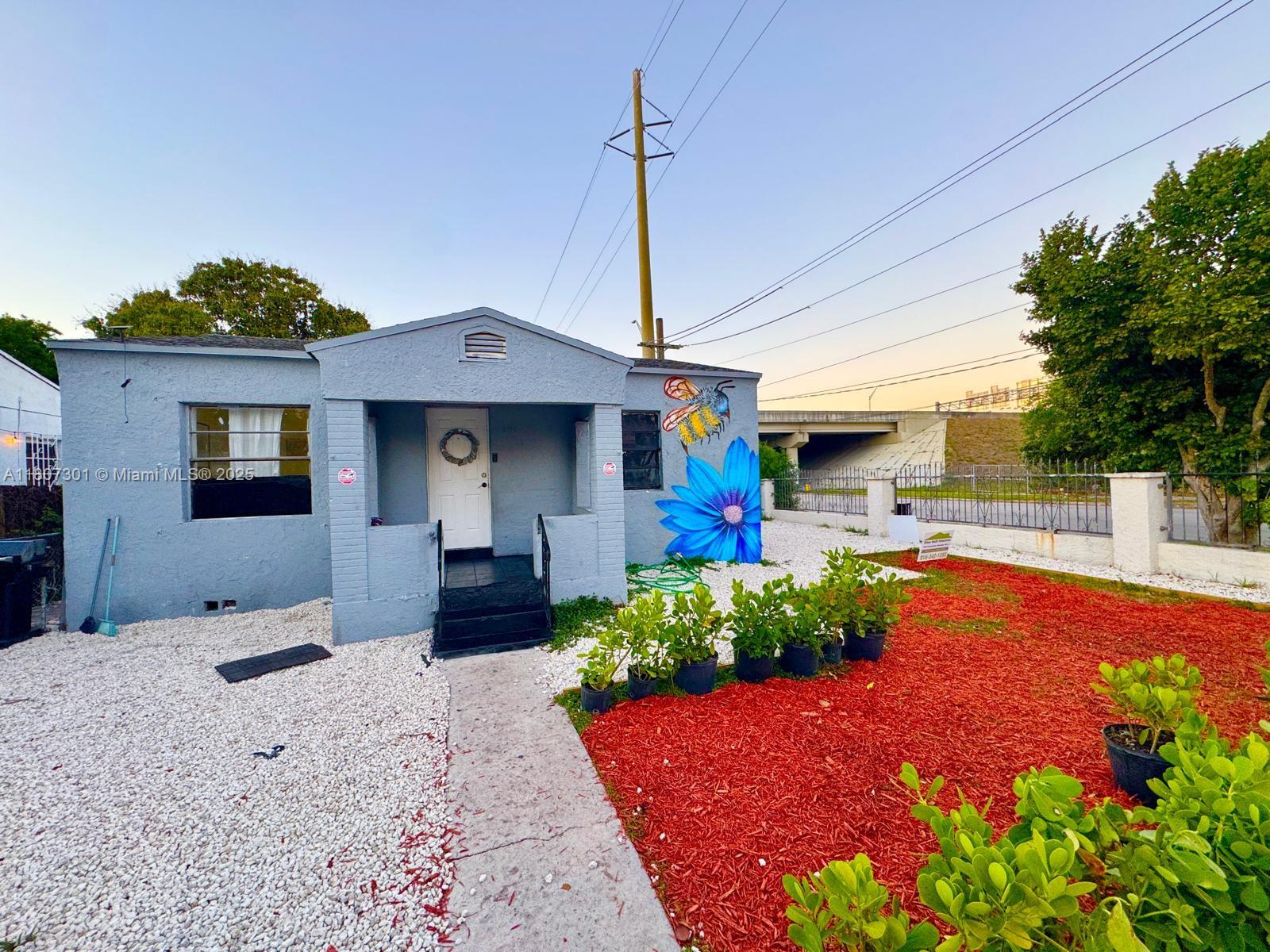 301 NW 37th St, Miami, Florida image 8