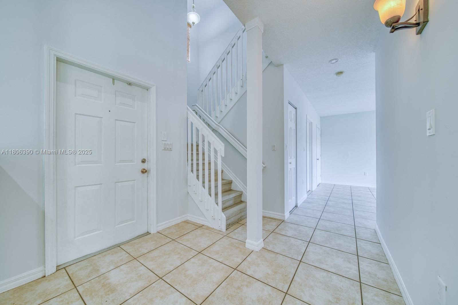 9018 SW 211th Ln, Cutler Bay, Florida image 11