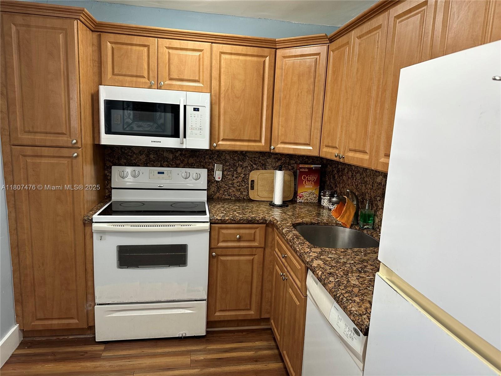 7900 Tatum Waterway Dr #314, Miami Beach, Florida image 13