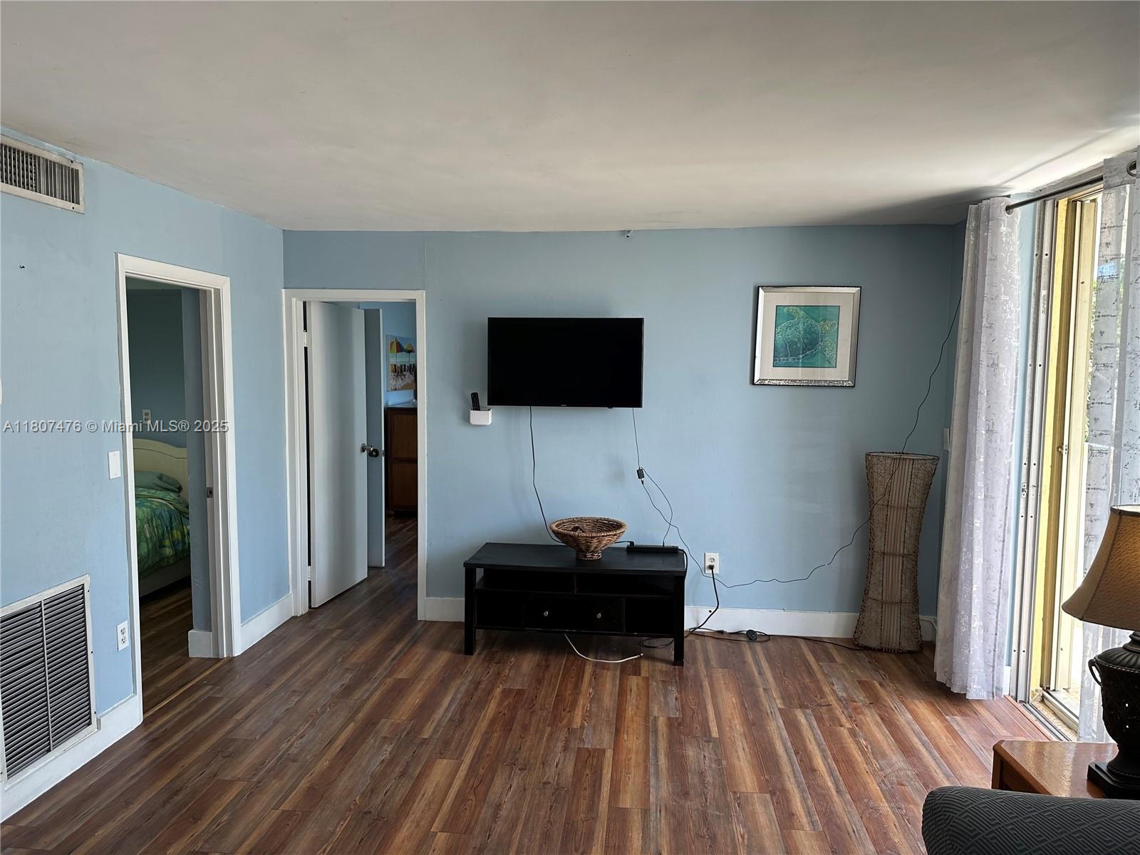 7900 Tatum Waterway Dr #314, Miami Beach, Florida image 9