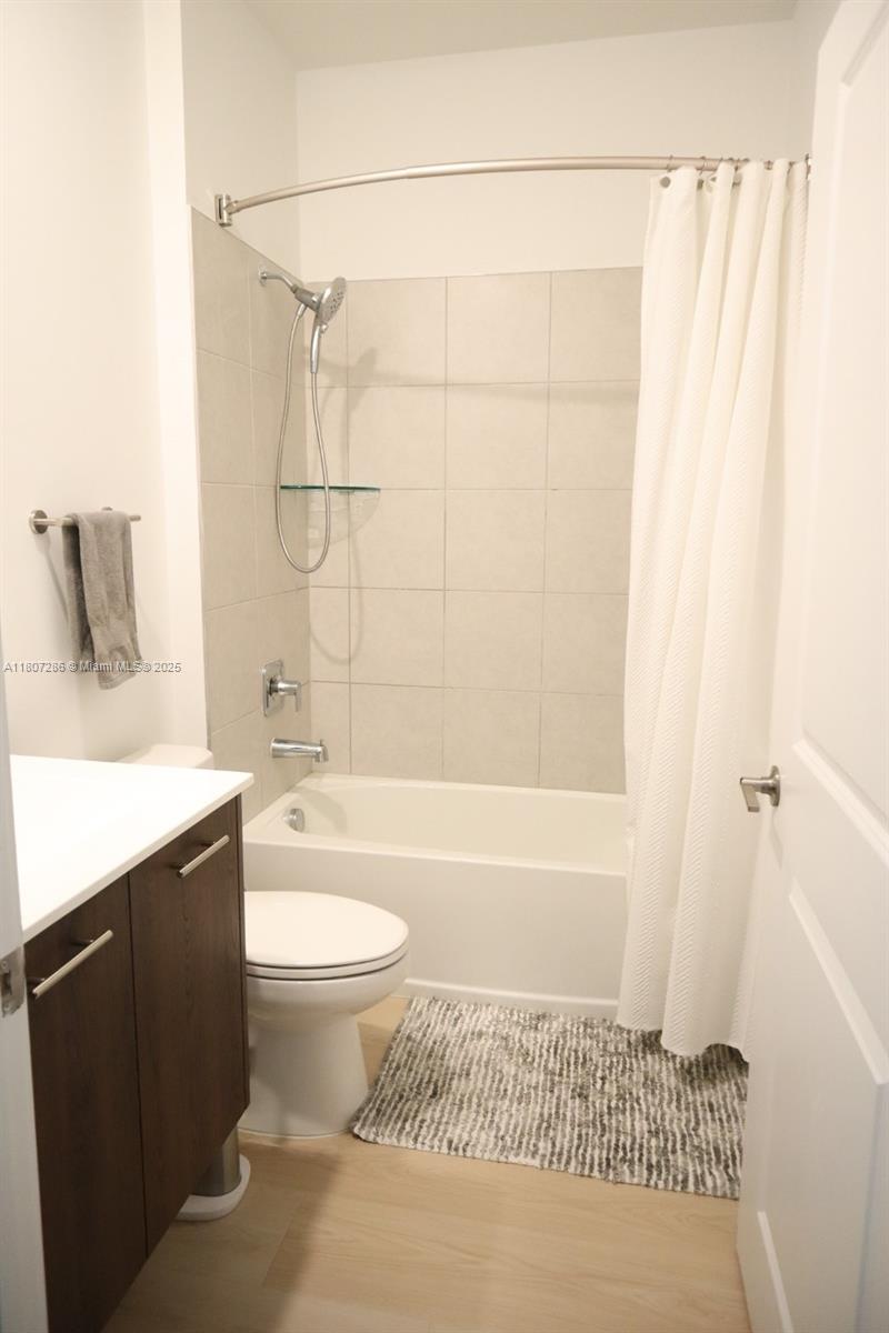 8201 NW 41st St #D-402, Doral, Florida image 27
