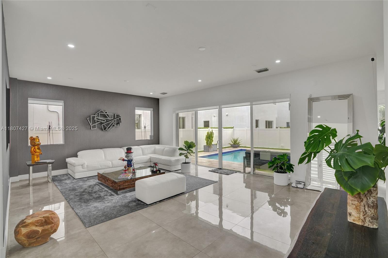 9995 NW 75th St, Doral, Florida image 37