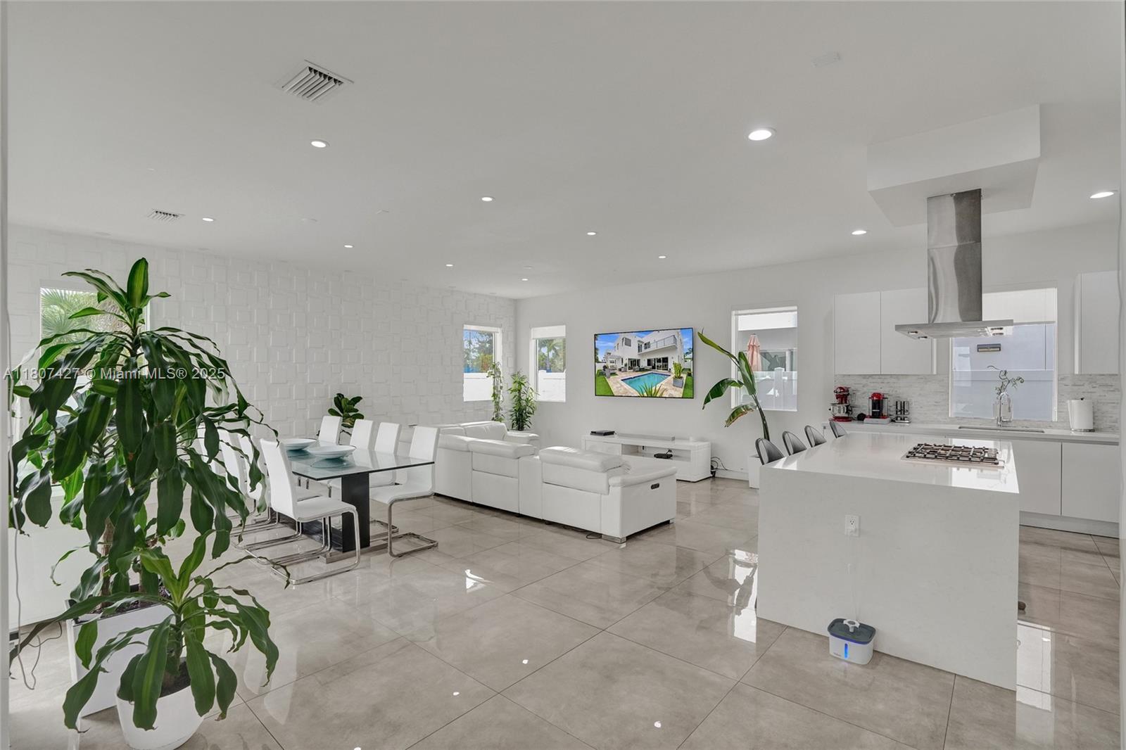 9995 NW 75th St, Doral, Florida image 5