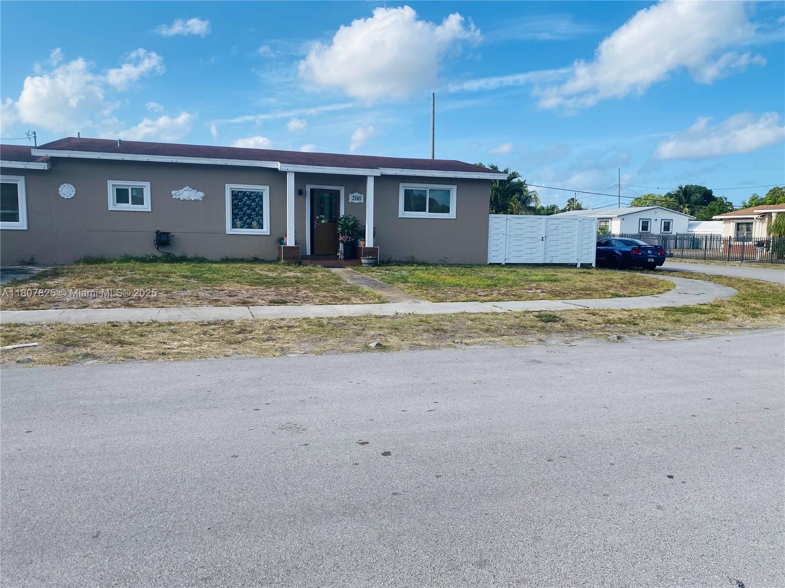 3745 NW 171st Ter, Miami Gardens, Florida image 4