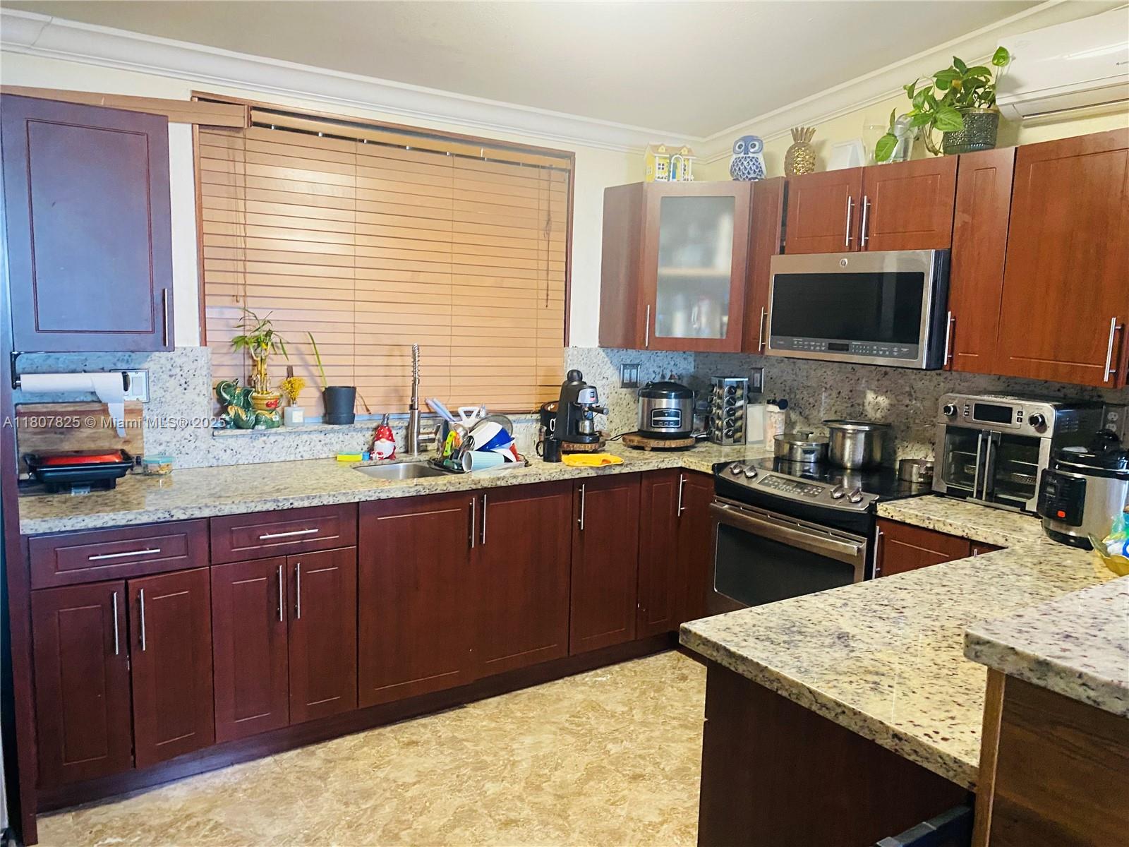 3745 NW 171st Ter, Miami Gardens, Florida image 9