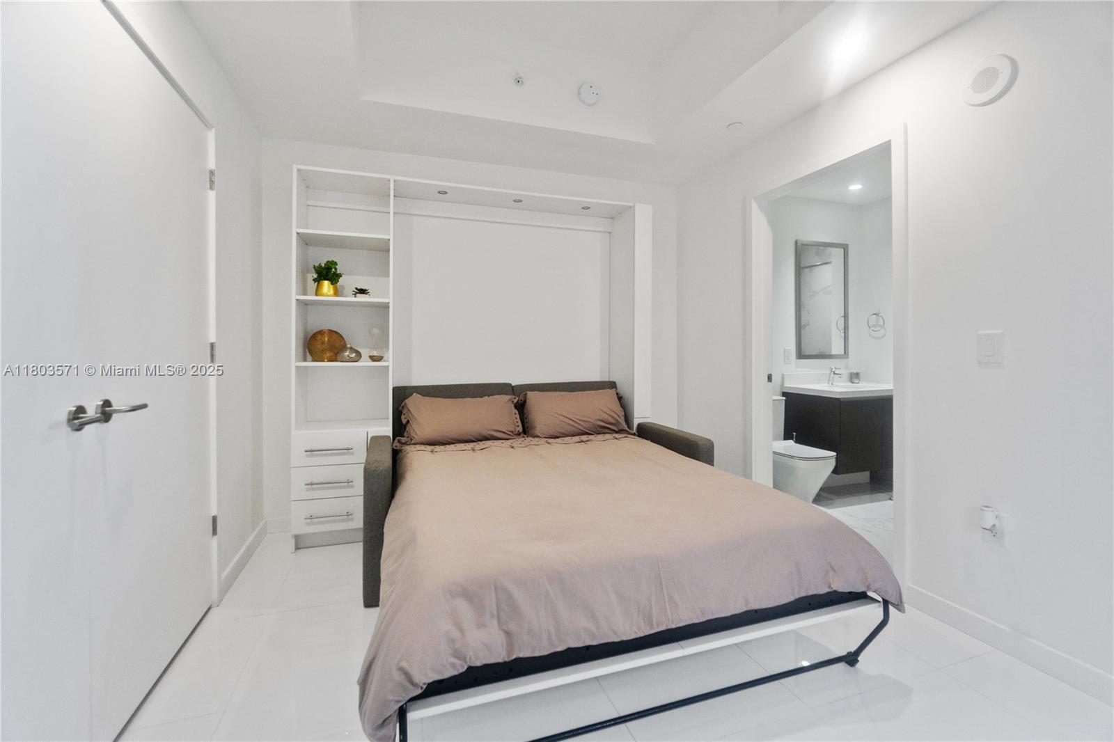 851 NE 1st Ave #3906, Miami FL 33132
