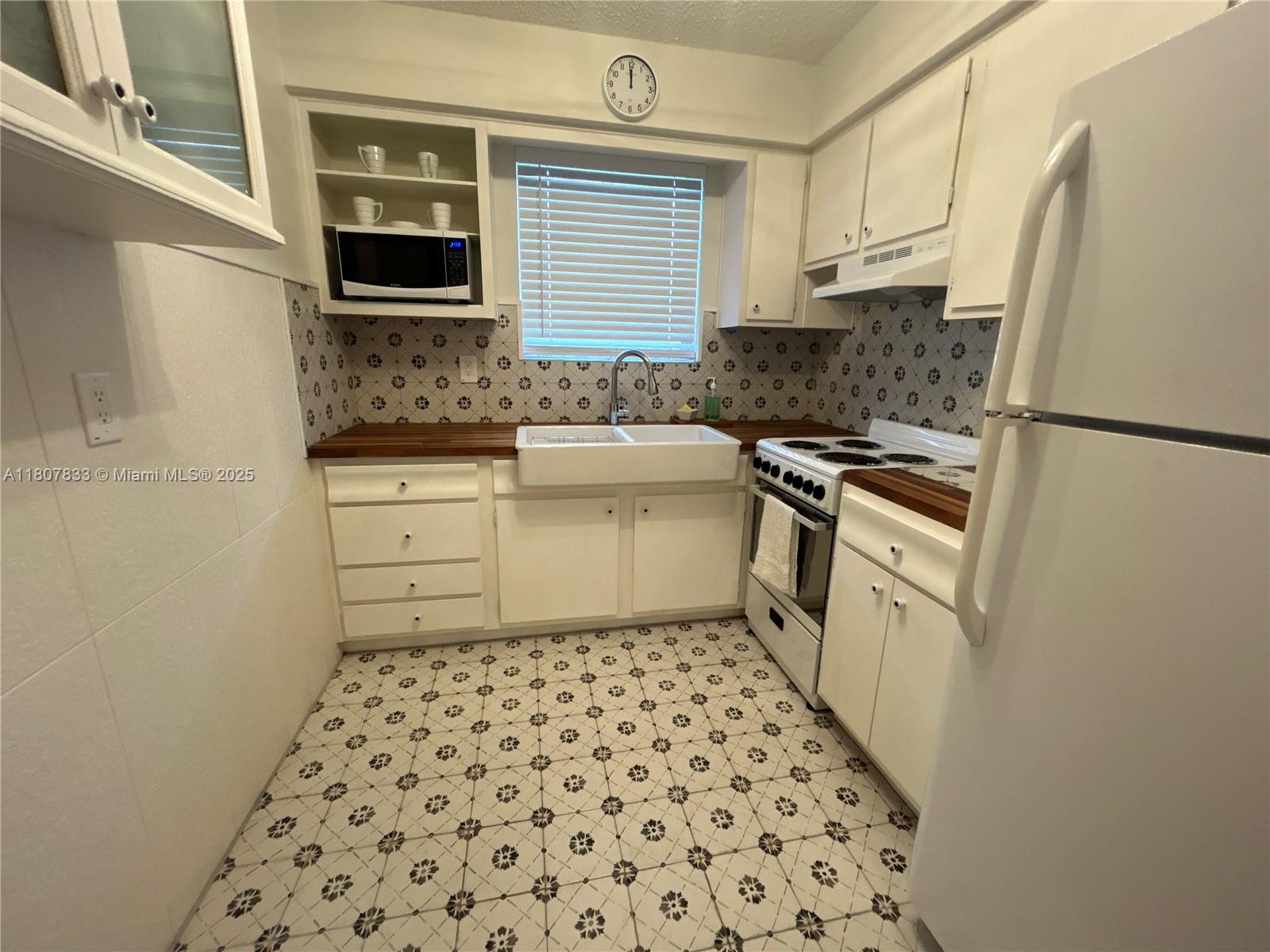 1717 Rodman St #18, Hollywood, Florida image 6