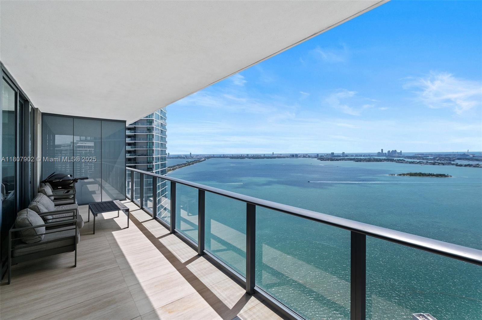 Apartamento à Venda em Miami, FL
