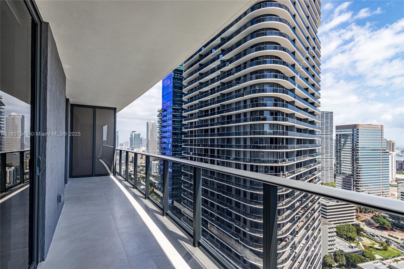 45 SW 9th St #3302, Miami FL 33130