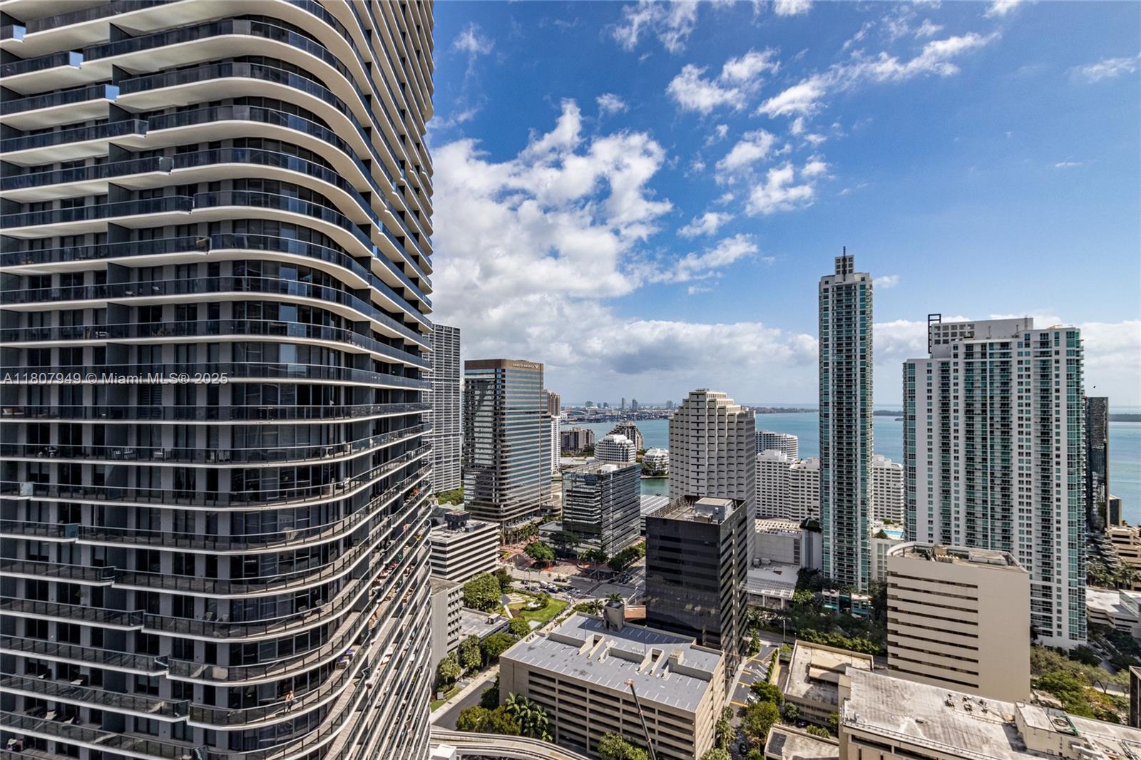 45 SW 9th St #3302, Miami FL 33130