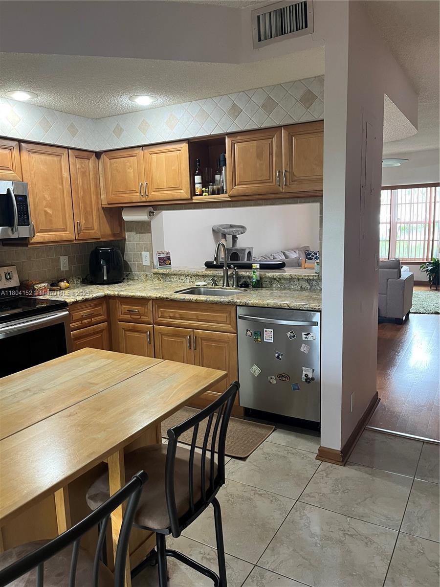 9955 NW 56th Pl, Coral Springs, Florida image 10