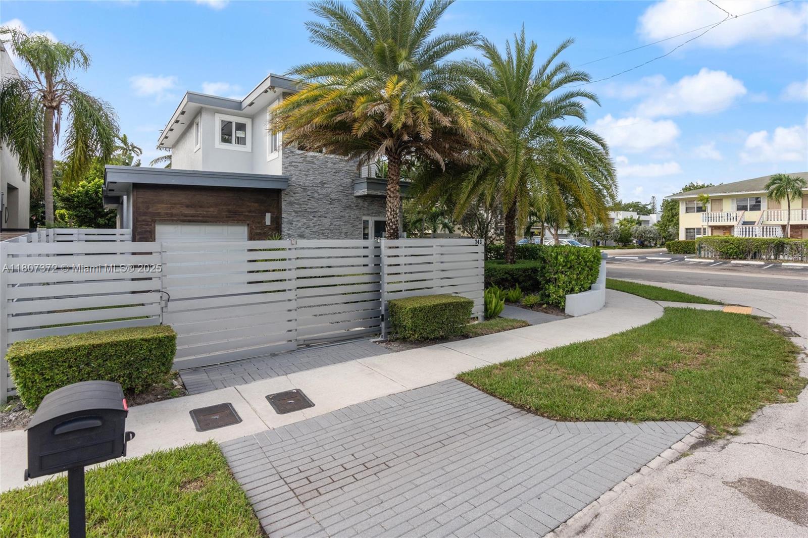 743 NE 17th Way, Fort Lauderdale, Florida image 1