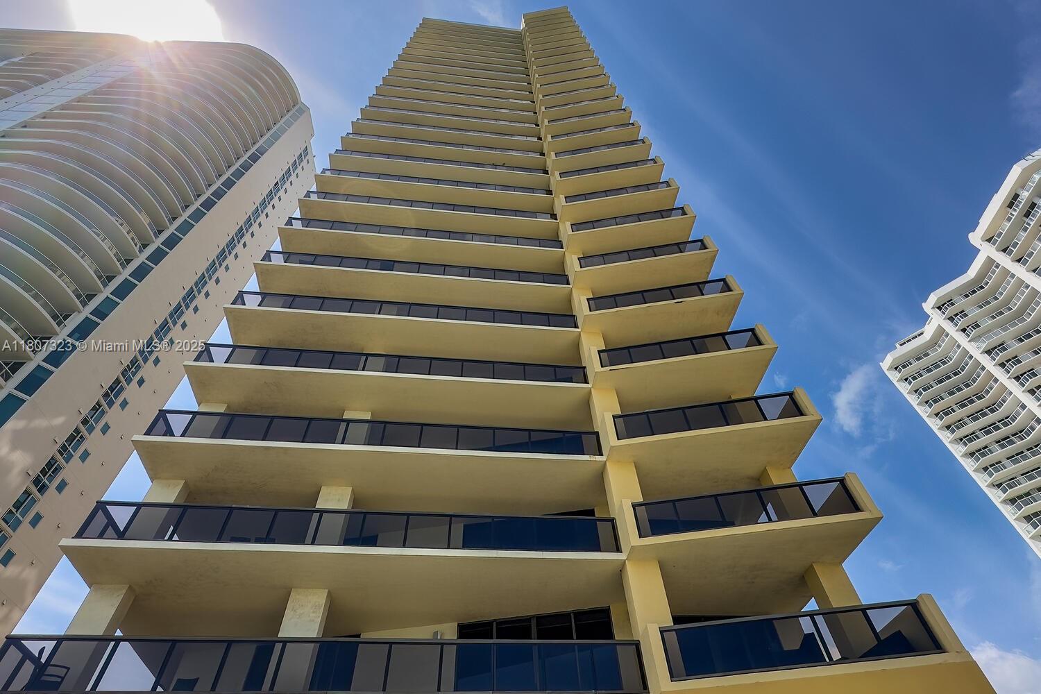 Apartamento para Alugar em Sunny Isles Beach, FL