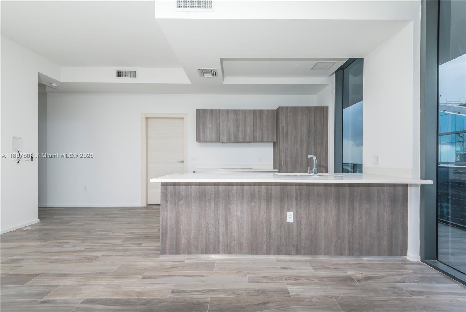 801 S Miami Ave #5005, Miami FL 33130