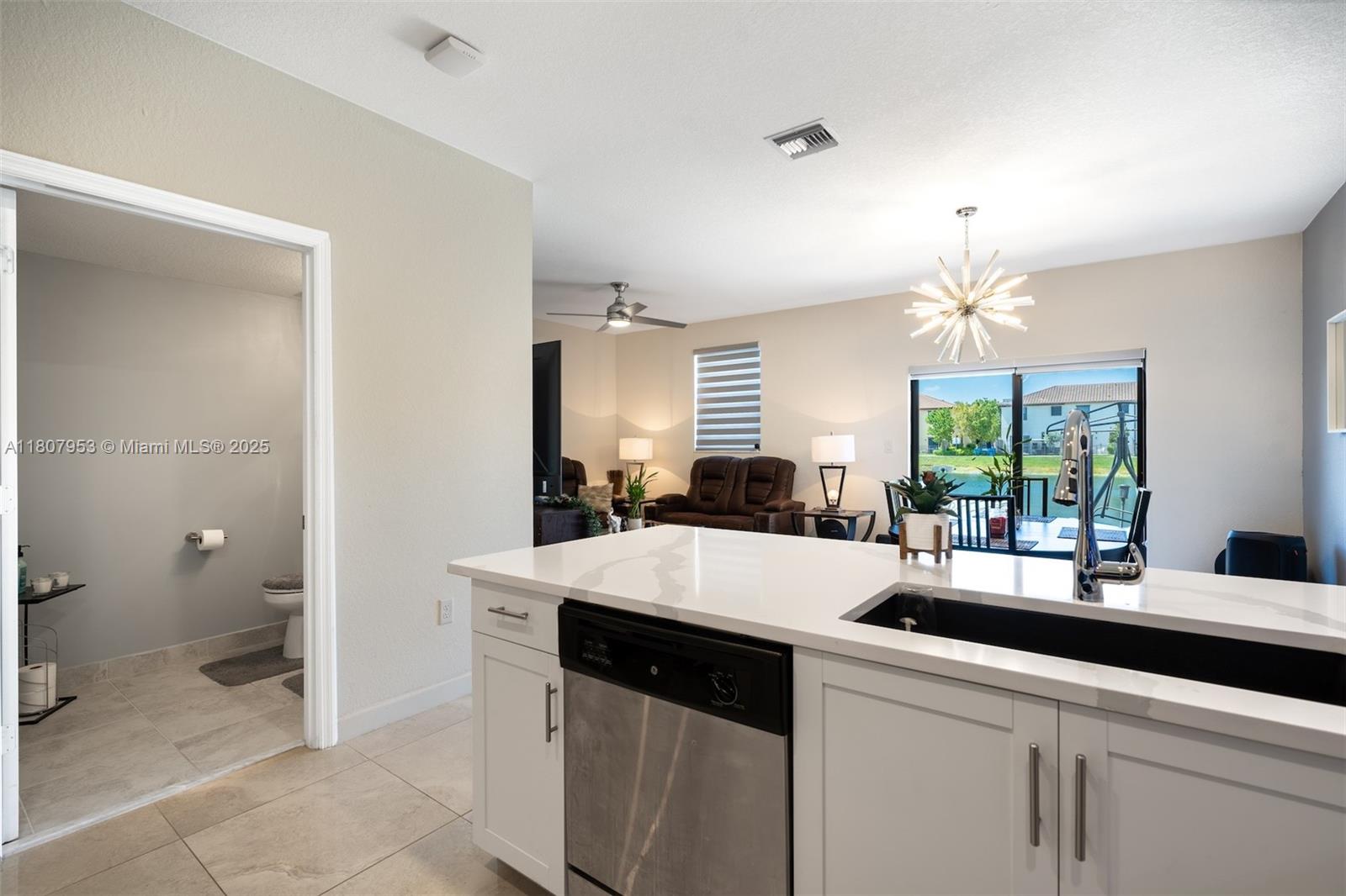 5421 NW 27th St, Margate, Florida image 7