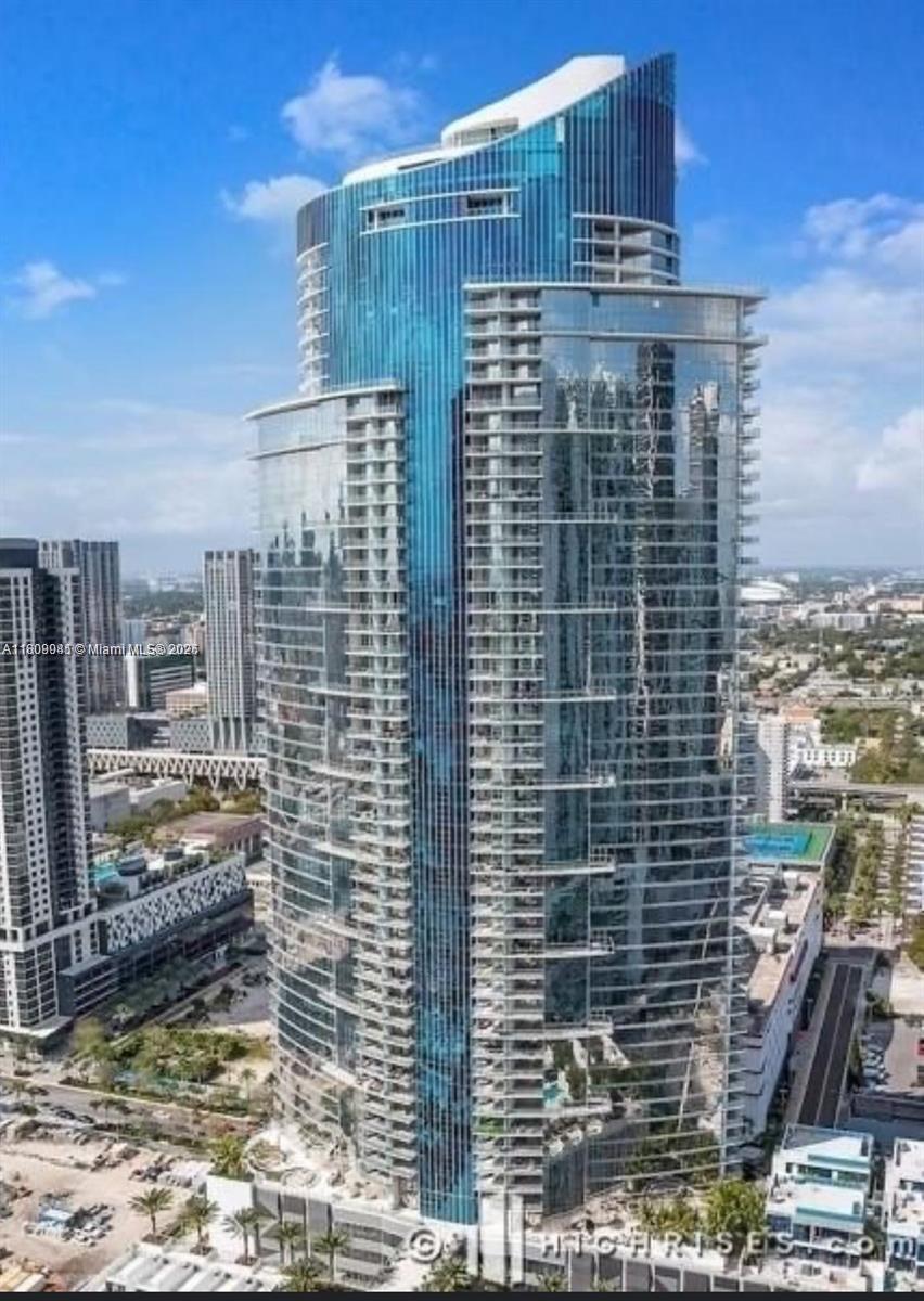 Condo for Sale in Miami, FL